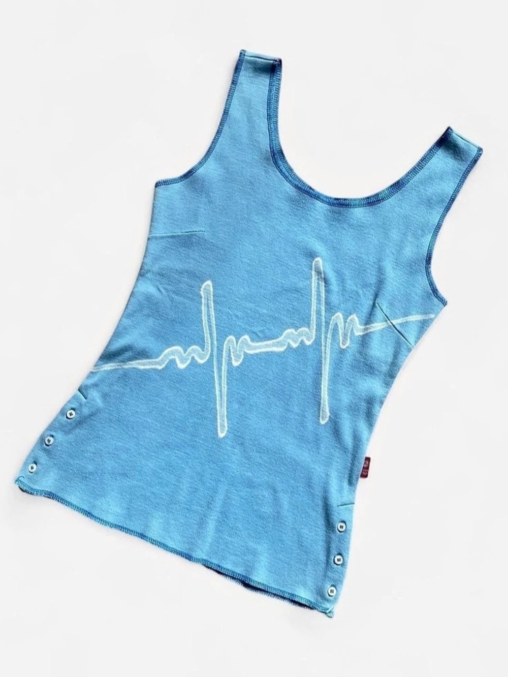 Vtg Y2K Baby Blue Heartbeat Graphic Tank Top in Blue